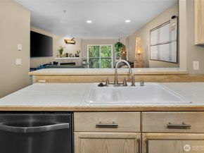 15615 Waynita Way B303, Bothell WA 98011