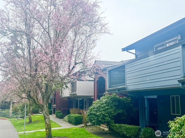 15615 Waynita Way B303, Bothell WA 98011