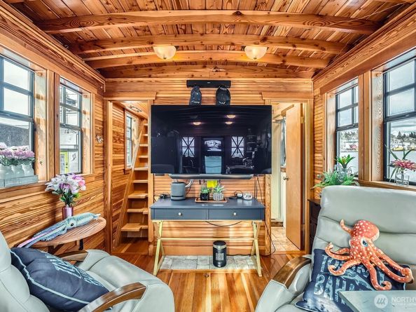 1080 W Ewing Street E2, Seattle WA 98119