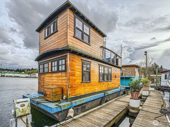 1080 W Ewing Street E2, Seattle WA 98119