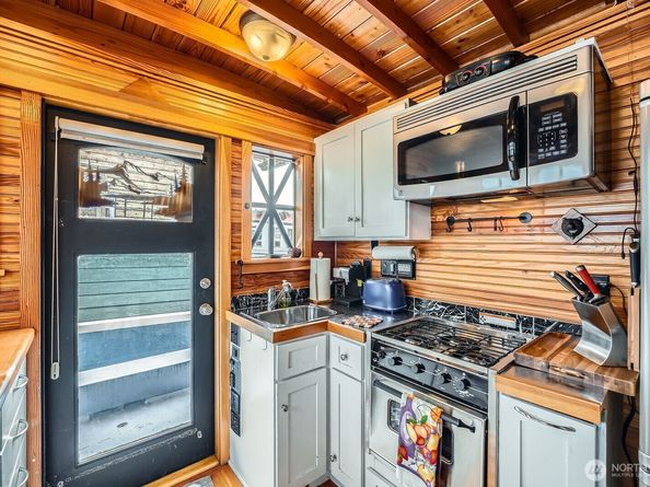 1080 W Ewing Street E2, Seattle WA 98119