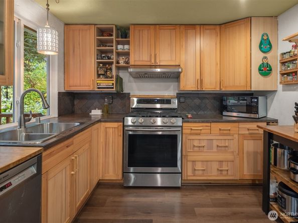 17112 136th Place SE, Renton WA 98058