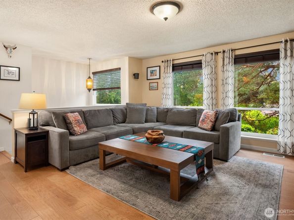 17112 136th Place SE, Renton WA 98058