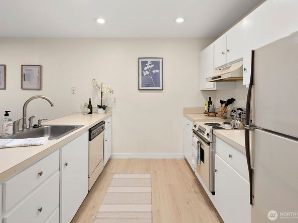 6234 138th Avenue NE 201, Redmond WA 98052