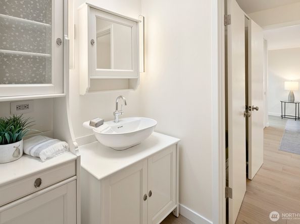 6234 138th Avenue NE 201, Redmond WA 98052