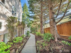 2070 132nd Avenue SE 712, Bellevue WA 98005