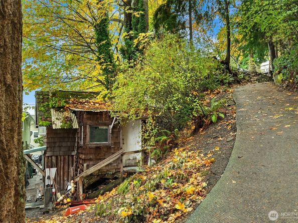 1710 Jacobsen Boulevard NE, Bremerton WA 98310