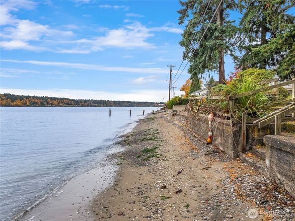 1710 Jacobsen Boulevard NE, Bremerton WA 98310