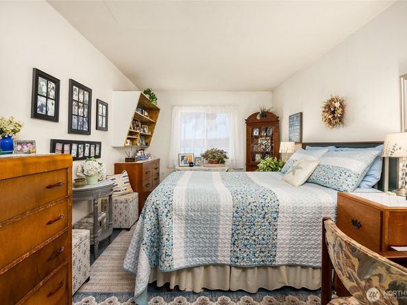 1710 Jacobsen Boulevard NE, Bremerton WA 98310