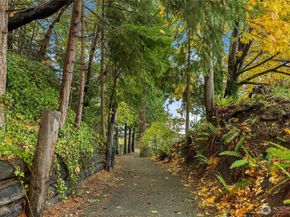 1710 Jacobsen Boulevard NE, Bremerton WA 98310