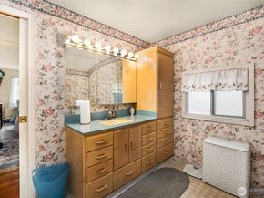 1710 Jacobsen Boulevard NE, Bremerton WA 98310