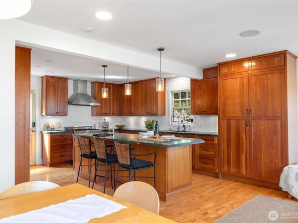 903 Lakeside Avenue S, Seattle WA 98144