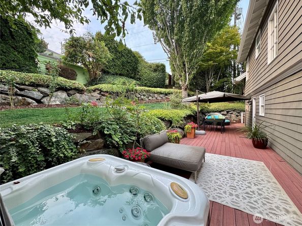 903 Lakeside Avenue S, Seattle WA 98144