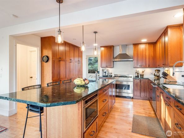 903 Lakeside Avenue S, Seattle WA 98144