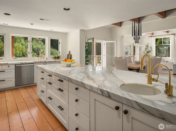 21819 SE 13th Place, Sammamish WA 98075