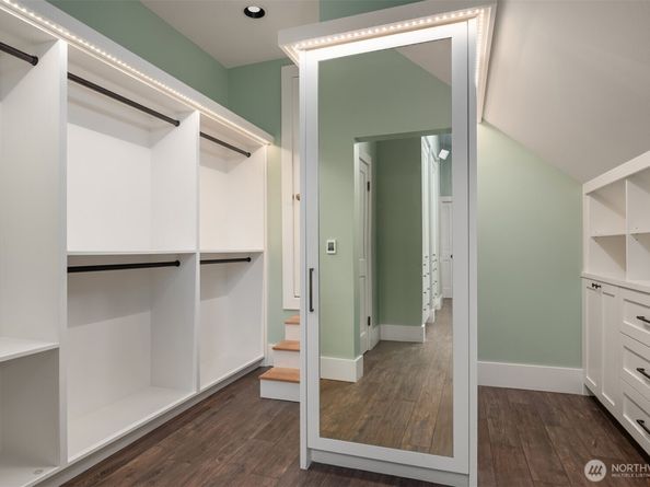 21819 SE 13th Place, Sammamish WA 98075