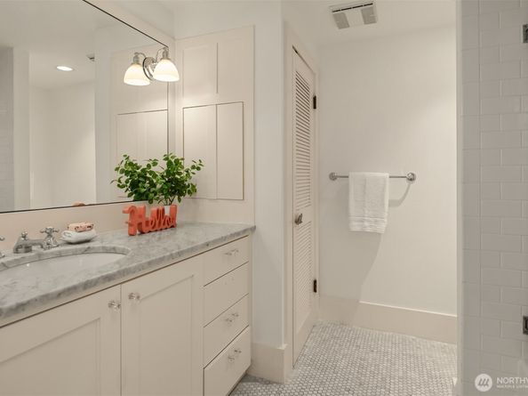 21819 SE 13th Place, Sammamish WA 98075