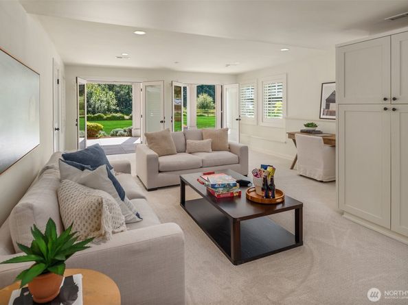 21819 SE 13th Place, Sammamish WA 98075