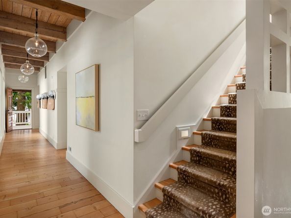 21819 SE 13th Place, Sammamish WA 98075