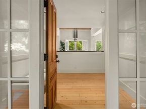 21819 SE 13th Place, Sammamish WA 98075