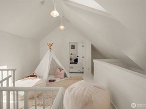 21819 SE 13th Place, Sammamish WA 98075