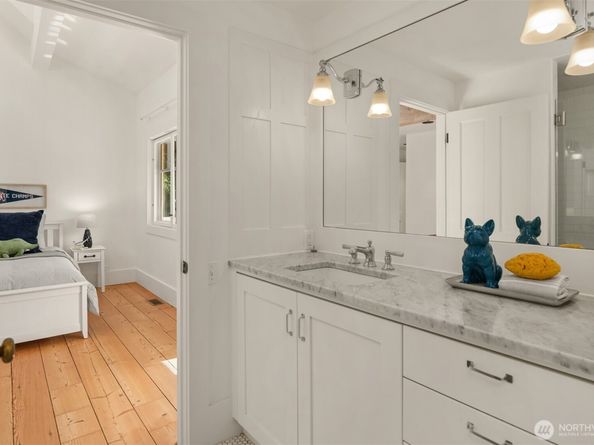 21819 SE 13th Place, Sammamish WA 98075