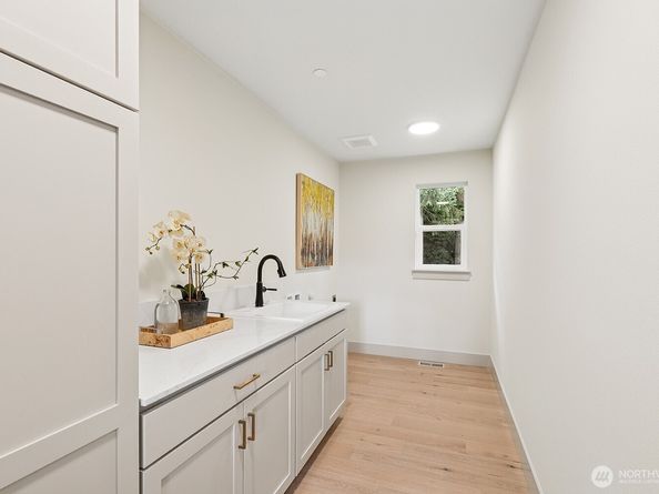 8427 200th Street SW, Edmonds WA 98026