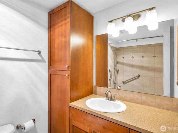 300 N 130th Street 7203, Seattle WA 98133