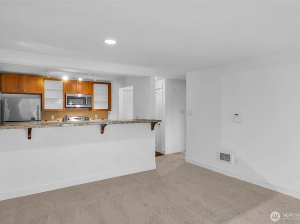 300 N 130th Street 7203, Seattle WA 98133