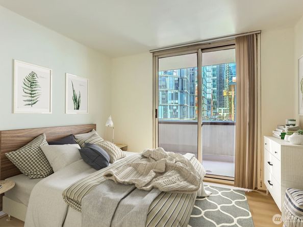 177 107th Avenue NE 703, Bellevue WA 98004