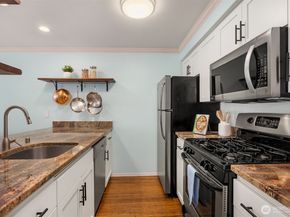 520 2nd Avenue W 406, Seattle WA 98119