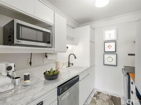 2001 Westlake Avenue N 32, Seattle WA 98109