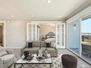 2001 Westlake Avenue N 32, Seattle WA 98109