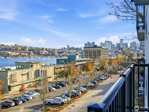 2001 Westlake Avenue N 32, Seattle WA 98109