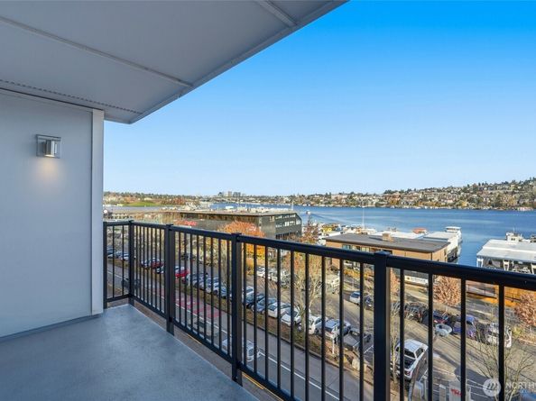 2001 Westlake Avenue N 32, Seattle WA 98109