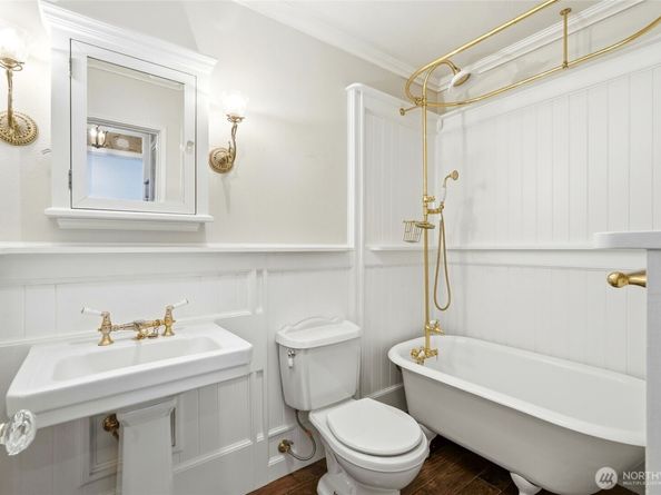 2001 Westlake Avenue N 32, Seattle WA 98109