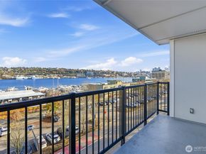 2001 Westlake Avenue N 32, Seattle WA 98109