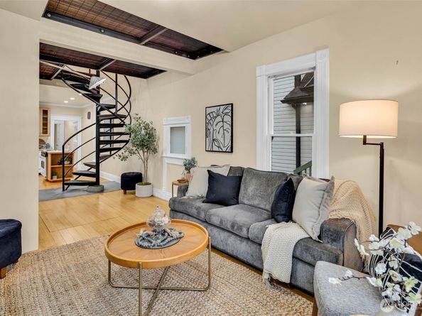 828 23rd Avenue, Seattle WA 98122