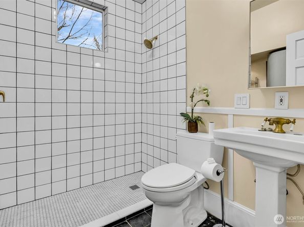 828 23rd Avenue, Seattle WA 98122