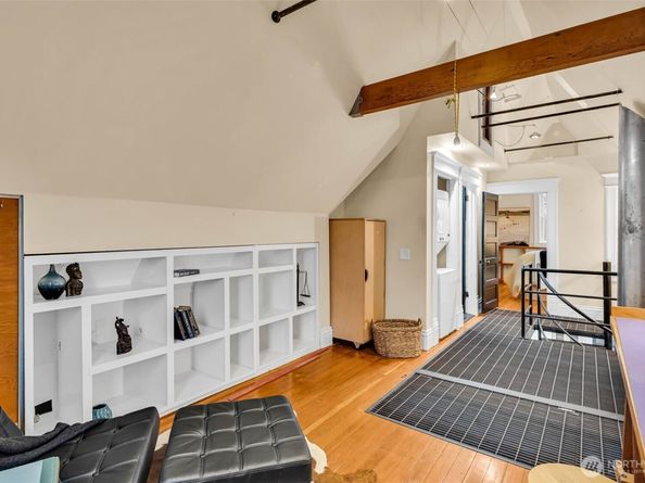 828 23rd Avenue, Seattle WA 98122