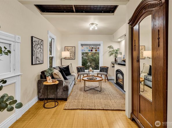 828 23rd Avenue, Seattle WA 98122