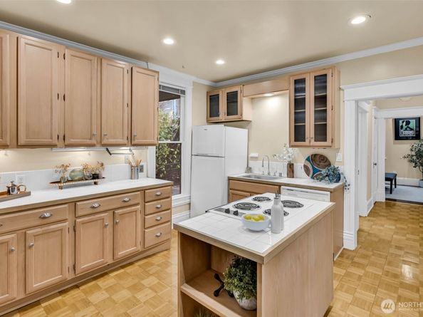 828 23rd Avenue, Seattle WA 98122