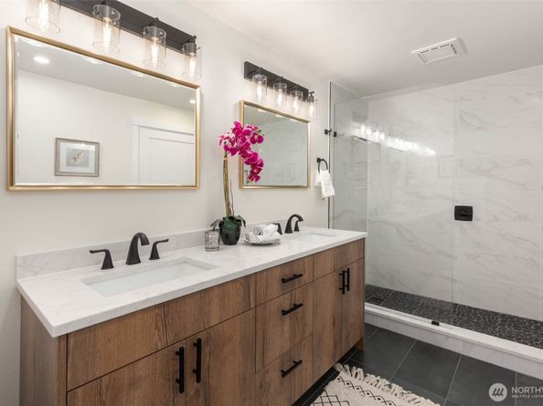 12528 SE 70th Street, Newcastle WA 98056