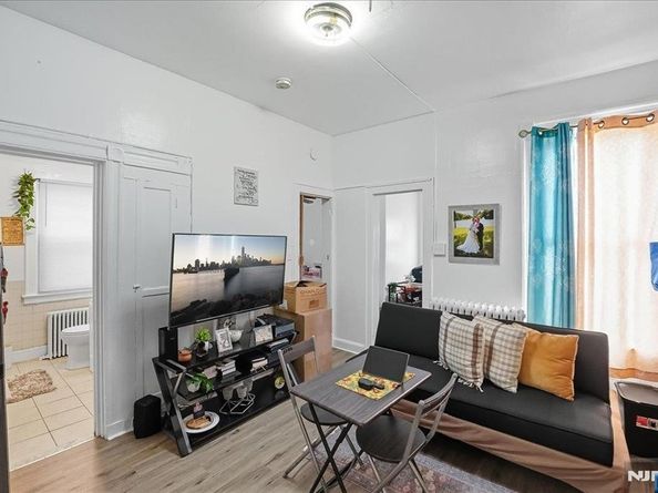 2105 New York Avenue, Union City NJ 07087