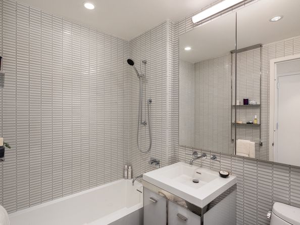 252 South Street 68C, New York NY 10002