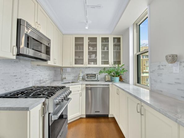 575 Main Street 1611, New York NY 10044