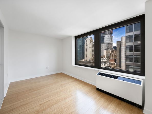 100 West 39th Street 39B, New York NY 10018