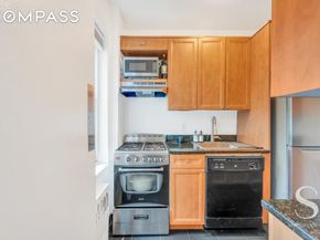 7 Lexington Avenue 5E, New York NY 10010