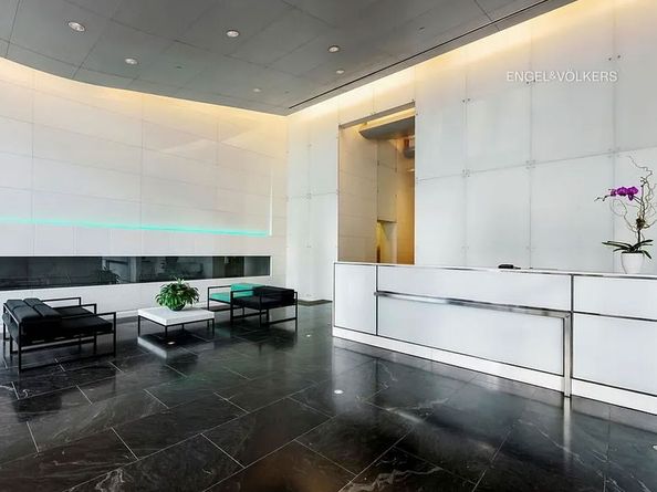 247 West 46th Street 2604, New York NY 10036