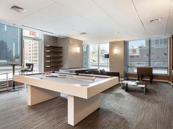 247 West 46th Street 2604, New York NY 10036